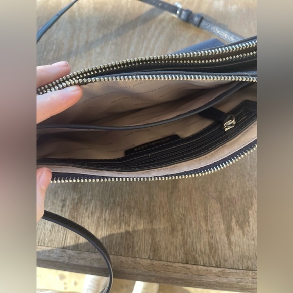 🌷HP🌷Michael Kors Adele Double-Zip Crossbody - Picture 10 of 12